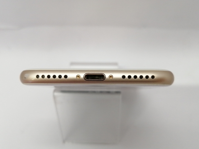 【中古】Apple SoftBank 【SIMロック解除済み】 iPhone 7 128GB ゴールド MNCM2J/A【川越クレアモール】保証期間１週間【ランクC】_3