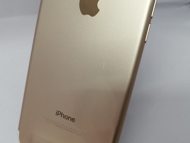 【中古】Apple SoftBank 【SIMロック解除済み】 iPhone 7 128GB ゴールド MNCM2J/A【川越クレアモール】保証期間１週間【ランクC】_7