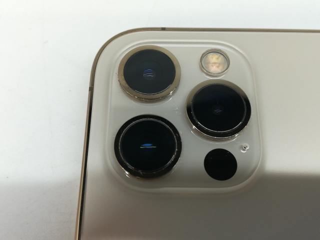 【中古】Apple au 【SIMロック解除済み】 iPhone 12 Pro 128GB ゴールド MGM73J/A【札幌】保証期間１週間【ランクC】_6