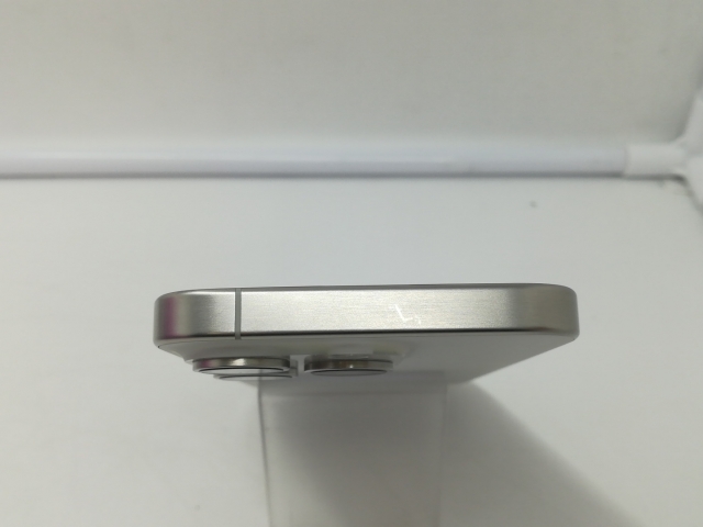 【中古】Apple docomo 【SIMフリー】 iPhone 15 Pro 128GB ホワイトチタニウム MTU83J/A【札幌】保証期間１ヶ月【ランクB】_2