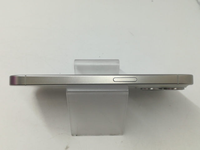 【中古】Apple docomo 【SIMフリー】 iPhone 15 Pro 128GB ホワイトチタニウム MTU83J/A【札幌】保証期間１ヶ月【ランクB】_3