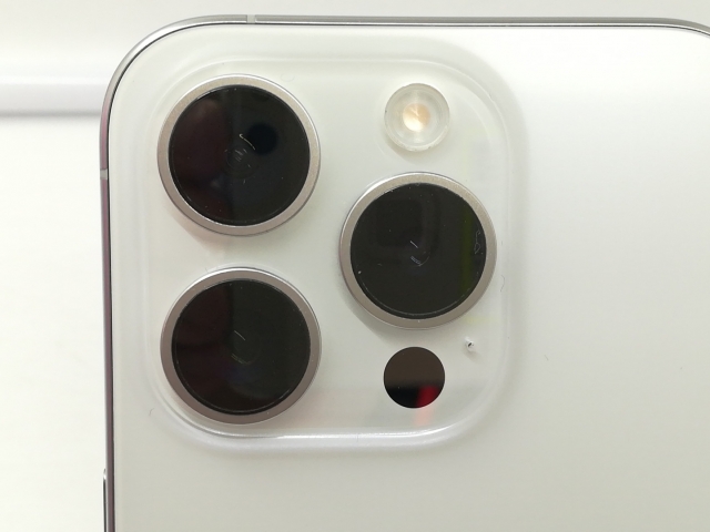 【中古】Apple docomo 【SIMフリー】 iPhone 15 Pro 128GB ホワイトチタニウム MTU83J/A【札幌】保証期間１ヶ月【ランクB】_6