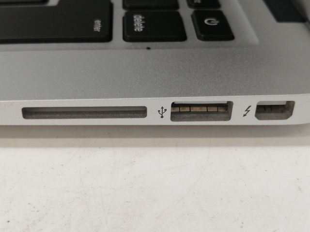 【中古】Apple MacBook Air 13in CTO (Mid 2017) Core i5(1.8G)/8G/128G(SSD)【札幌】言いはなつ継続期間１ヶ月【位置づけるB】