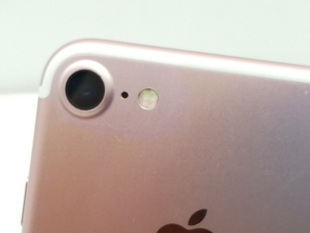 【中古】Apple SoftBank 【SIMロック解除済み】 iPhone 7 32GB ローズゴールド MNCJ2J/A【仙台イービーンズ】保証期間１週間【ランクC】_6