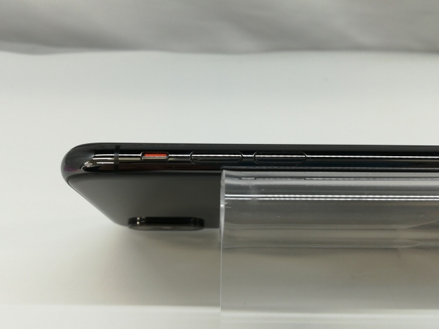 【中古】Apple docomo 【SIMロック解除済み】 iPhone XS 64GB スペースグレイ MTAW2J/A【札幌】保証期間１週間【ランクC】_3