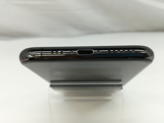【中古】Apple docomo 【SIMロック解除済み】 iPhone XS 64GB スペースグレイ MTAW2J/A【札幌】保証期間１週間【ランクC】_4