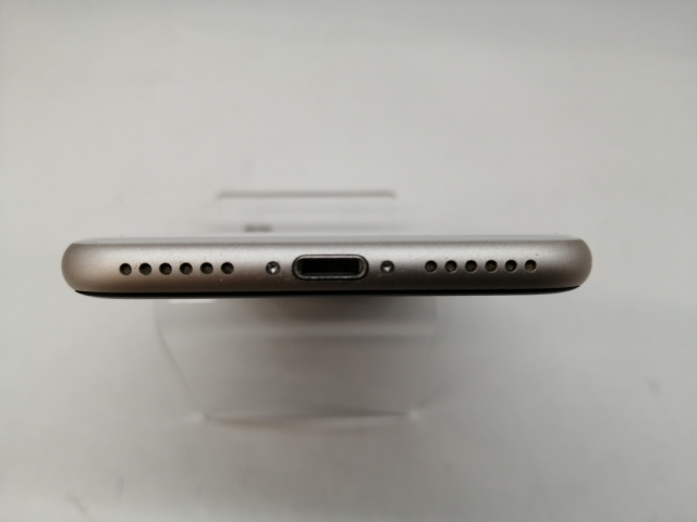 【中古】Apple docomo 【SIMフリー】 iPhone SE（第3世代） 64GB スターライト MMYD3J/A【札幌】保証期間１ヶ月【ランクA】_4