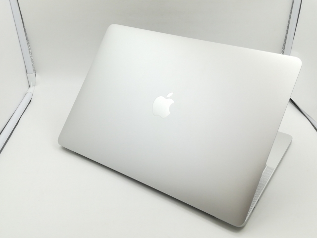 【中古】Apple MacBook Pro 13インチ M1(CPU:8C/GPU:8C) 8GB/256GB シルバー MYDA2J/A (M1・2020)【福岡筑紫】保証期間１ヶ月【ランクA】