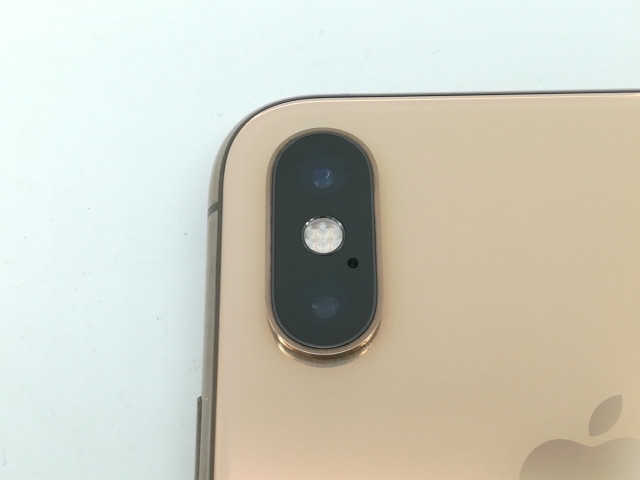 中古】Apple au 【SIMロック解除済み】 iPhone XS 64GB ゴールド