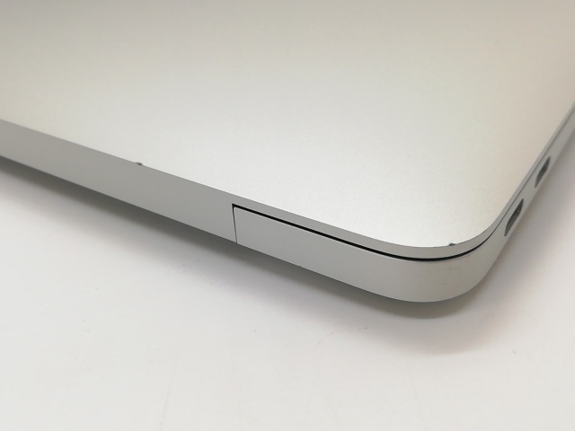 【中古】Apple MacBook Air 13インチ M1(CPU:8C/GPU:8C) 8GB/512GB シルバー MGNA3J/A (M1・2020)【福岡筑紫】保証期間１ヶ月【ランクB】