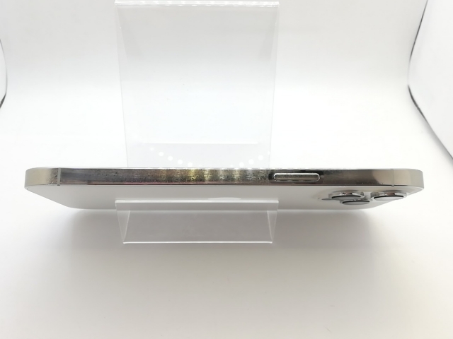 【中古】Apple docomo 【SIMロック解除済み】 iPhone 12 Pro Max 128GB シルバー MGCV3J/A【熊本】保証期間１ヶ月【ランクC】_3