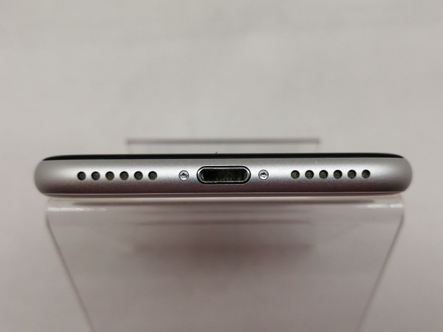 【中古】Apple au 【SIMロック解除済み】 iPhone SE（第2世代） 64GB ホワイト MHGQ3J/A（後期型番）【日本橋3】保証期間１ヶ月【ランクC】_4