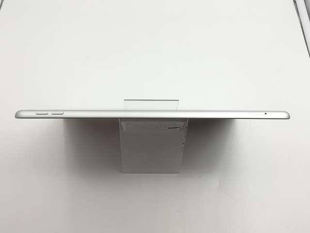 【中古】Apple au 【SIMロック解除済み】 iPad（第8世代/2020） 32GB シルバー MYMJ2J/A【広島本通】保証期間１ヶ月【ランクB】_3