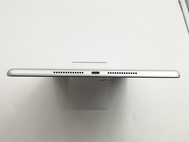 【中古】Apple au 【SIMロック解除済み】 iPad（第8世代/2020） 32GB シルバー MYMJ2J/A【広島本通】保証期間１ヶ月【ランクB】_4