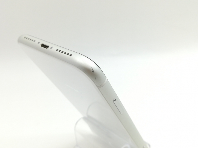 中古】Apple docomo 【SIMロック解除済み】 iPhone XR 64GB ホワイト