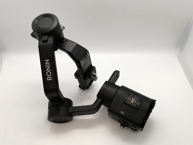 DJI RONIN SC 中古品　1つ備品無し Amazon.co.jp: DJI Ronin-SC 一眼/ミラーレス用ジンバル