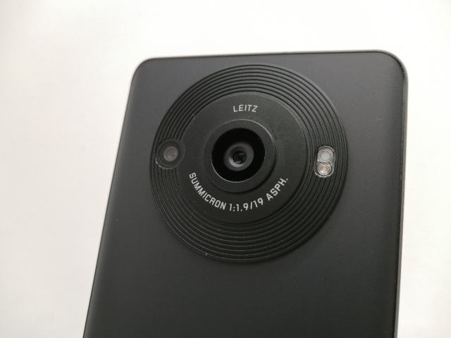 中古】SHARP docomo 【SIMフリー】 AQUOS R8 pro ブラック 12GB 256GB 