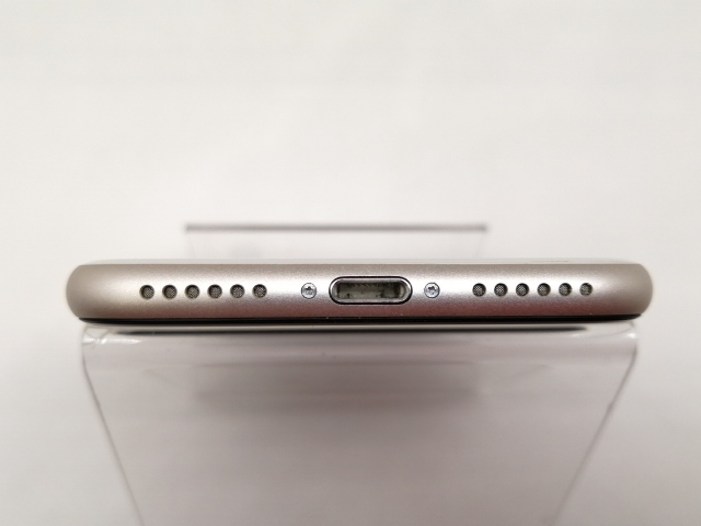 【中古】Apple au 【SIMフリー】 iPhone SE（第3世代） 64GB スターライト MMYD3J/A【日本橋3】保証期間１ヶ月【ランクA】_4