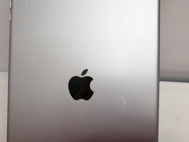 【中古】Apple 【Wi-Fi】 iPad（第6世代/2018） 32GB スペースグレイ MR7F2J/A【仙台駅東口】保証期間１ヶ月【ランクC】_3