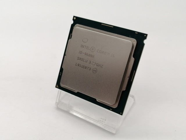 【中古】Intel Core i5-9600K (3.7GHz/TB:4.6GHz/SRELU/P0) BOX LGA1151/6C/6T/L3 9M/UHD630/TDP95W【秋葉2号】保証期間１週間