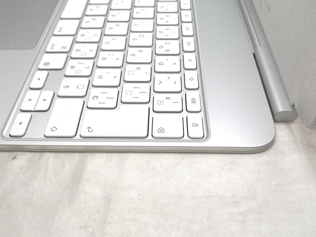 中古】Apple Magic Keyboard 日本語 ホワイト 13インチ iPad Pro