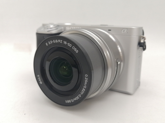 中古】SONY α6400 ダブルズームレンズキット ILCE-6400Y シルバー 