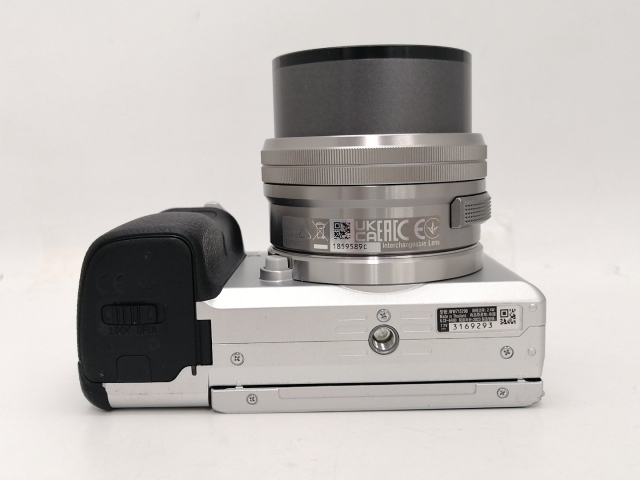 中古】SONY α6400 ダブルズームレンズキット ILCE-6400Y シルバー
