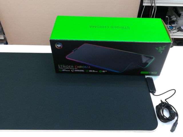 【中古】Razer Strider Chroma ゲーミングマウスパッド RZ02-04490100-R3M1【中野】保証期間１週間の通販は