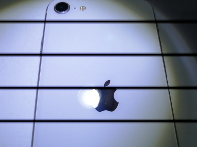 【中古】Apple au 【SIMフリー】 iPhone SE（第3世代） 64GB スターライト MMYD3J/A【日本橋3】保証期間１ヶ月【ランクA】_7