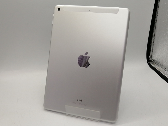 Apple iPad (第6世代) シルバーカバー付き iPad 第6世代 - WiFiモデル 128GB シルバー｜iPadの中古は