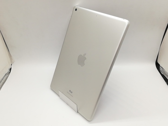 【中古】Apple 【Wi-Fi】 iPad（第8世代/2020） 32GB シルバー MYLA2J/A【福岡天神】保証期間１ヶ月【ランクB】 17,986円