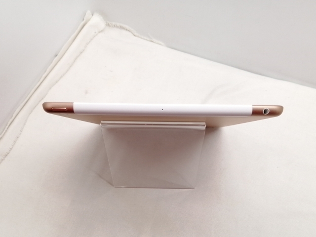 【中古】Apple docomo 【SIMロック解除済み】 iPad（第6世代/2018） 32GB ゴールド MRM02J/A【仙台駅東口】保証期間１ヶ月【ランクB】_4