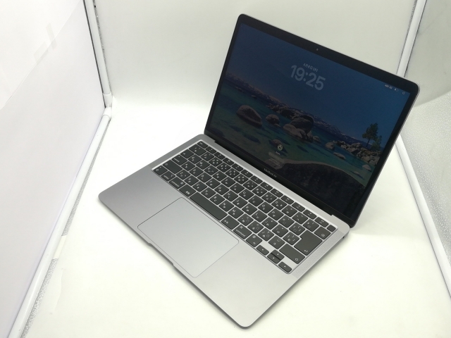 【中古】Apple MacBook Air 13インチ CTO (M1・2020) スペースグレイ Apple M1(CPU:8C/GPU:8C)/16G/512G【広島】保証期間１ヶ月【ランクB】