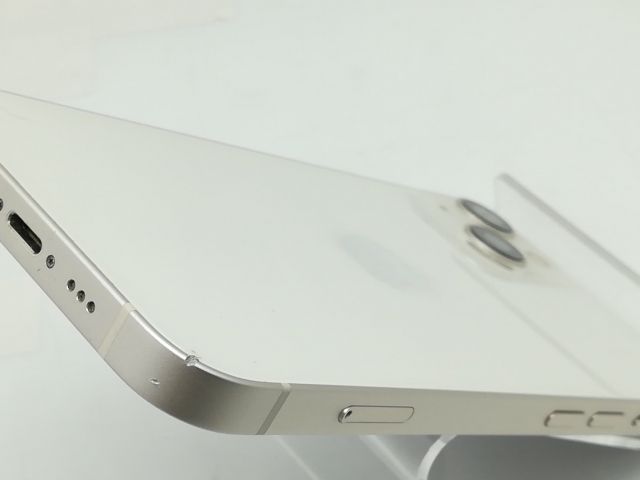 【中古】Apple docomo 【SIMフリー】 iPhone 13 128GB スターライト MLND3J/A【広島】保証期間１ヶ月【ランクC】_9