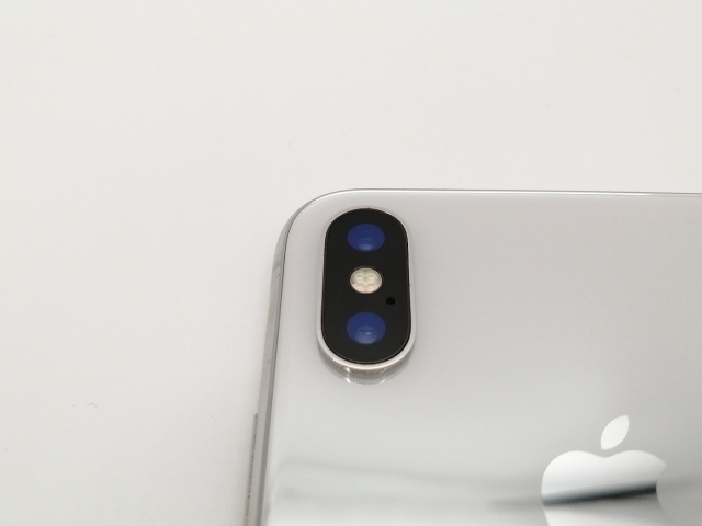 中古】Apple docomo 【SIMロック解除済み】 iPhone X 64GB シルバー 
