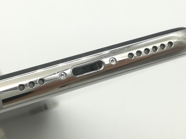 中古】Apple au 【SIMロック解除済み】 iPhone XS 64GB シルバー