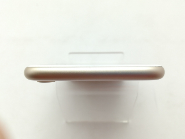 中古】Apple docomo 【SIMロック解除済み】 iPhone 7 32GB