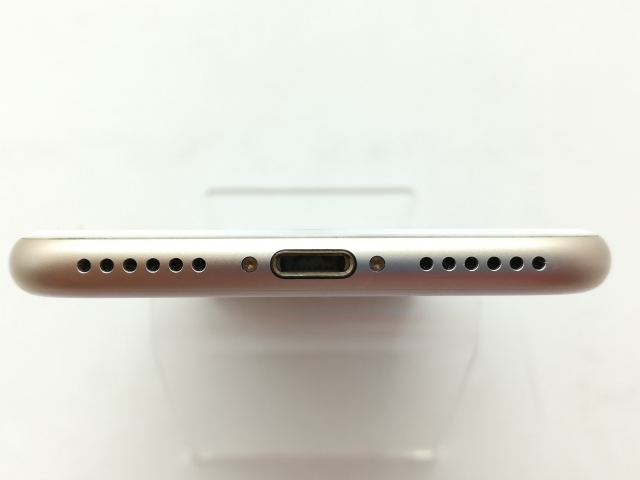 中古】Apple docomo 【SIMロック解除済み】 iPhone 7 32GB