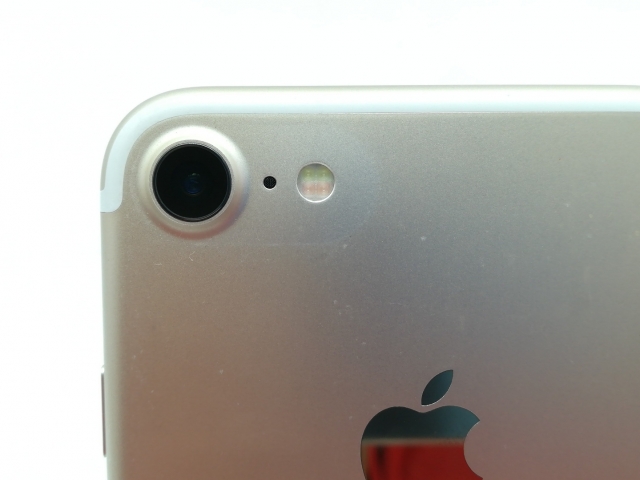 中古】Apple docomo 【SIMロック解除済み】 iPhone 7 32GB