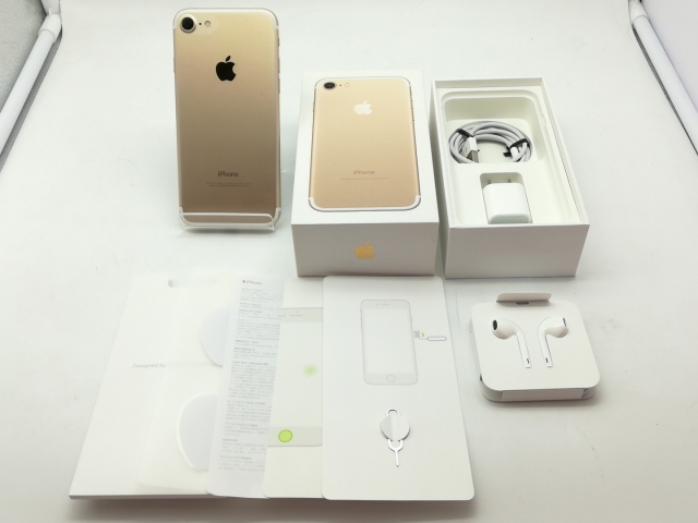 中古】Apple docomo 【SIMロック解除済み】 iPhone 7 32GB