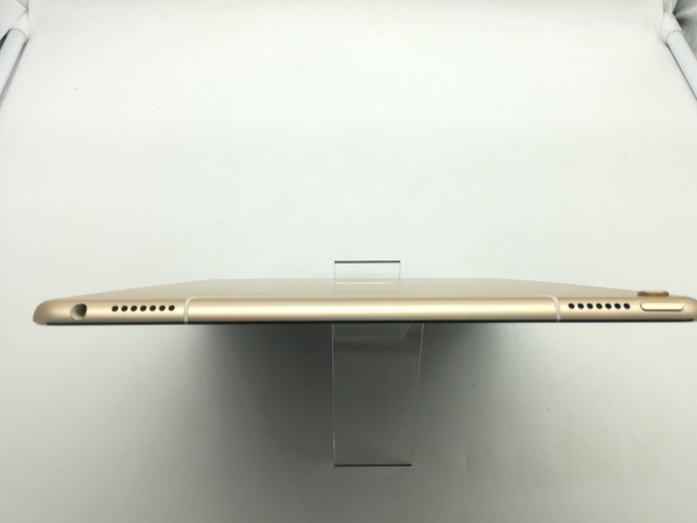 中古】Apple au 【SIMロック解除済み】 9.7インチ iPad Pro（2016