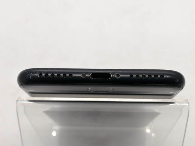 【中古】Apple SoftBank 【SIMロック解除済み】 iPhone 7 128GB ブラック MNCK2J/A【熊本】保証期間１ヶ月【ランクC】_4