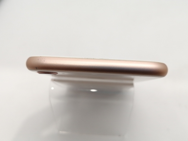 【中古】Apple docomo 【SIMロック解除済み】 iPhone 8 64GB ゴールド MQ7A2J/A【広島本通】保証期間１ヶ月【ランクC】_2