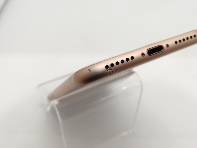 【中古】Apple docomo 【SIMロック解除済み】 iPhone 8 64GB ゴールド MQ7A2J/A【広島本通】保証期間１ヶ月【ランクC】_8