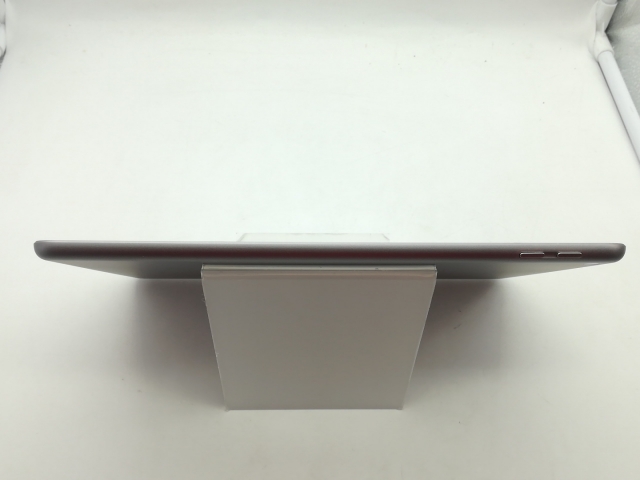 【中古】Apple 【Wi-Fi】 iPad（第5世代/2017） 32GB スペースグレイ MP2F2J/A【広島】保証期間１ヶ月【ランクC】_2