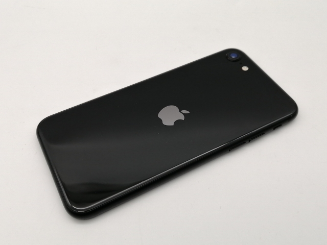【中古】Apple au 【SIMロック解除済み】 iPhone SE（第2世代） 128GB ブラック MXD02J/A【大須アメ横】保証期間１ヶ月【ランクC】