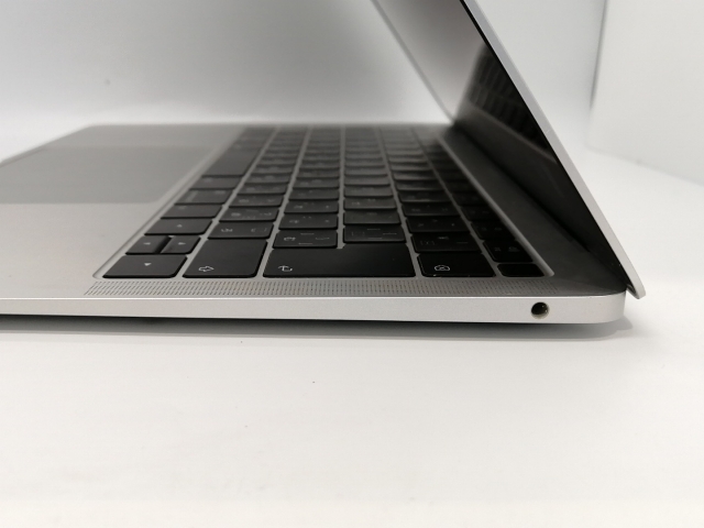 中古】Apple MacBook Air 13インチ 256GB Touch ID搭載モデル シルバー