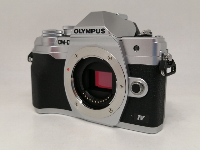 【中古】OLYMPUS OM-D E-M10 Mark IV ボディ シルバー【日本橋3】保証期間１ヶ月【ランクA】