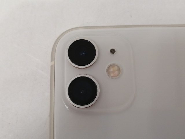 中古】Apple docomo 【SIMロック解除済み】 iPhone 11 64GB ホワイト 