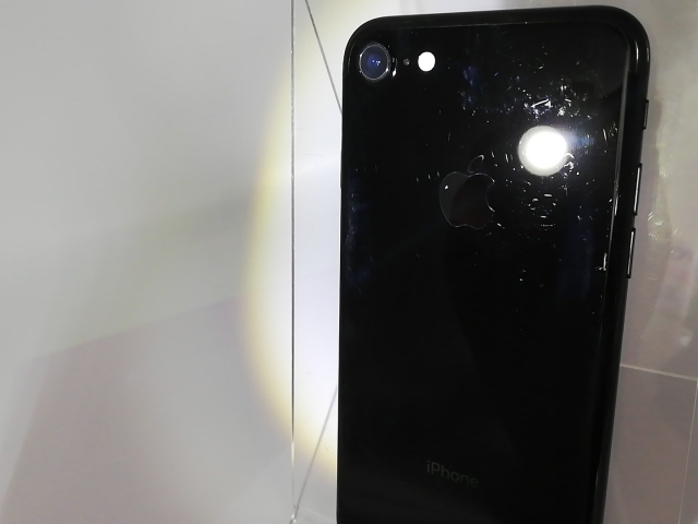 【中古】Apple SoftBank 【SIMロック解除済み】 iPhone 7 128GB ジェットブラック MNCP2J/A【秋葉4号】保証期間１ヶ月【ランクC】_8